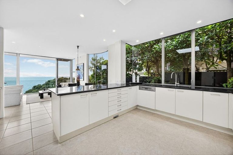 Photo of property in 19 Bournemouth Terrace, Murrays Bay, Auckland, 0630