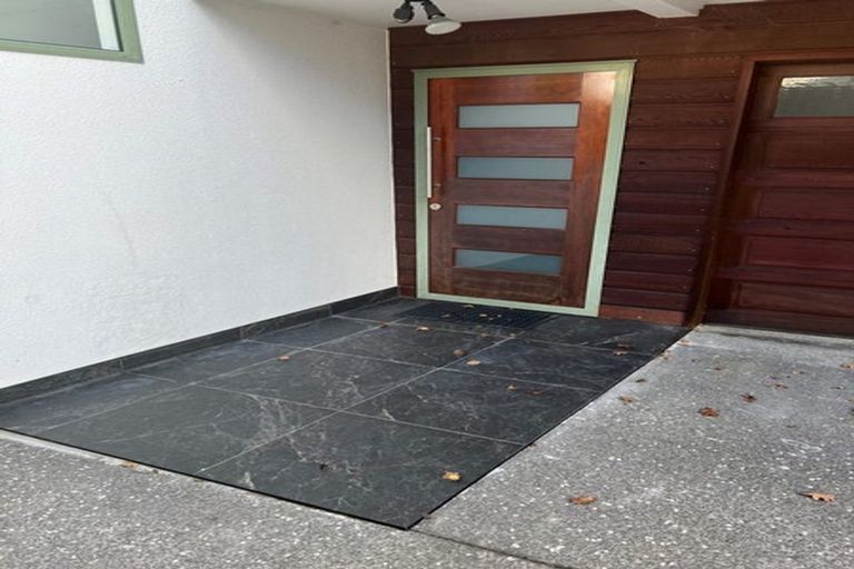 Photo of property in 2/224 Forrest Hill Road, Forrest Hill, Auckland, 0620