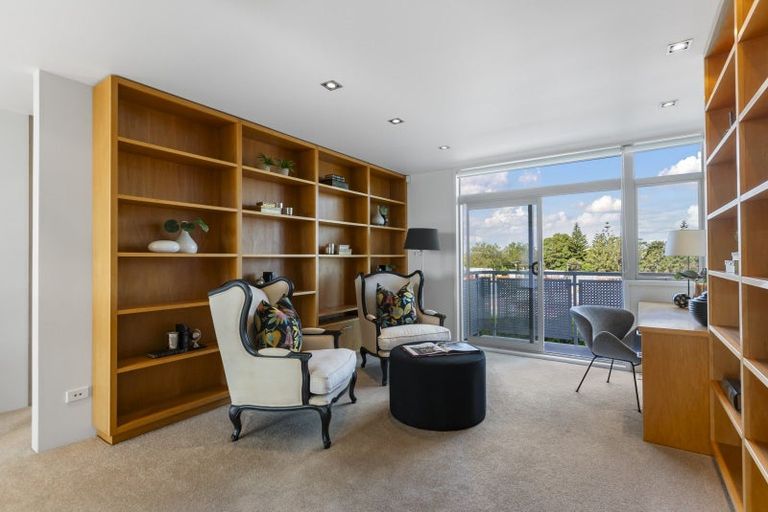 Photo of property in 11 Icarus Place, Half Moon Bay, Auckland, 2012