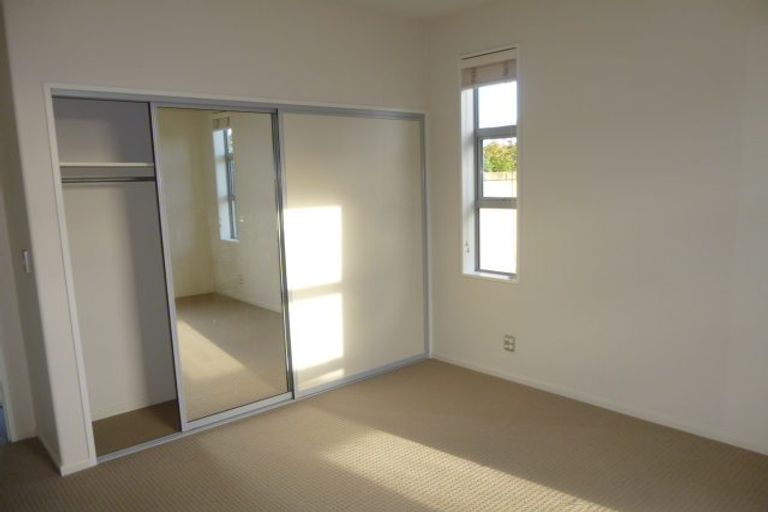 Photo of property in 5 Crofton Road, Harewood, Christchurch, 8051