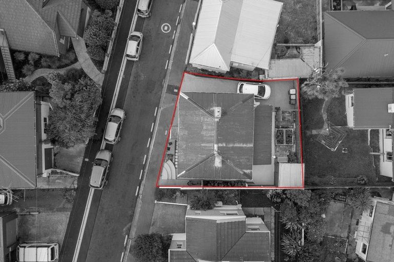 Photo of property in 6 Mccrea Street, Mornington, Dunedin, 9011