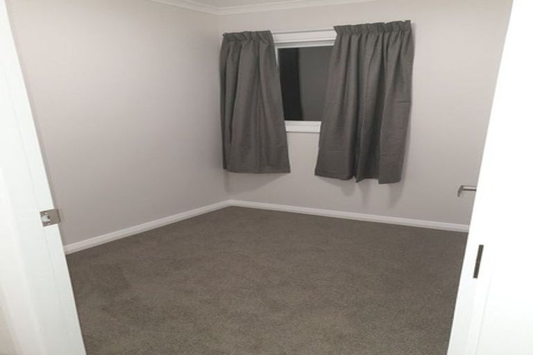 Photo of property in 111 Ruskin Road, Newlands, Wellington, 6037