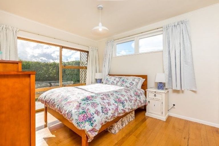 Photo of property in 177 Beach Haven Road, Beach Haven, Auckland, 0626