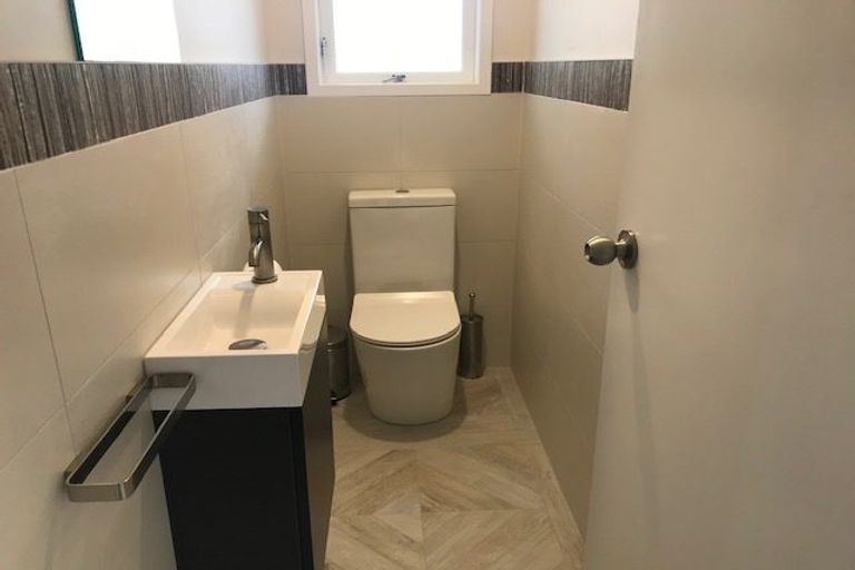 Photo of property in 59 The Esplanade, Eastern Beach, Auckland, 2012