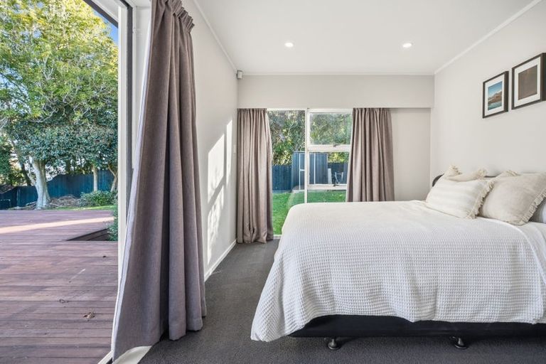 Photo of property in 6 Brouder Place, Hillpark, Auckland, 2102