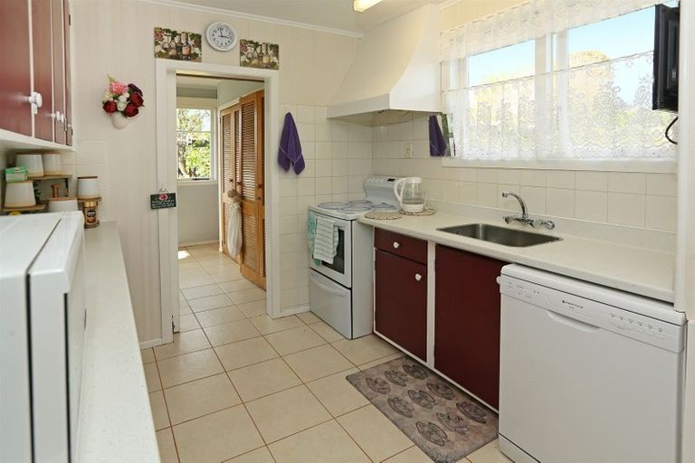 Photo of property in 137 Flanshaw Road, Te Atatu South, Auckland, 0610