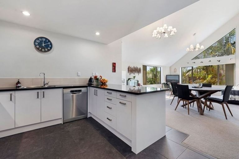 Photo of property in 118c Coronation Road, Hillcrest, Auckland, 0627