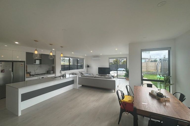 Photo of property in 53 Sunnyheights Road, Orewa, 0931