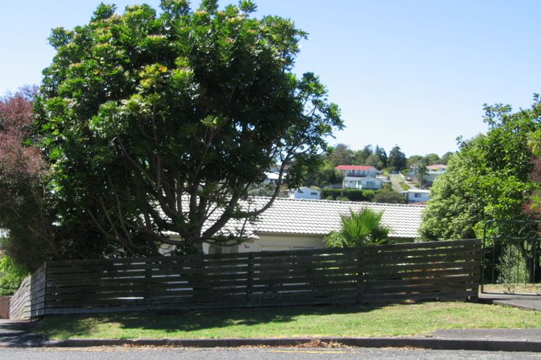 Photo of property in 109 Kia Ora Road, Beach Haven, Auckland, 0626