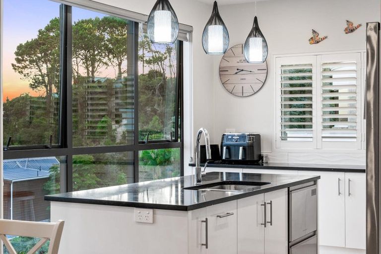 Photo of property in 17a Constable Lane, West Harbour, Auckland, 0618