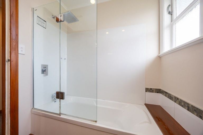 Photo of property in 38 Crewe Crescent, Hokowhitu, Palmerston North, 4410