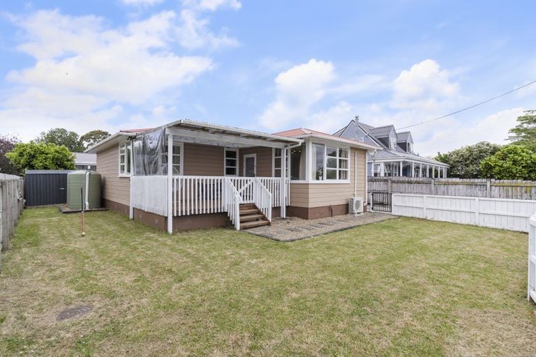 Photo of property in 33 Cobham Crescent, Kelston, Auckland, 0602