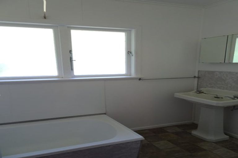 Photo of property in 1 Mace Street, Island Bay, Wellington, 6023