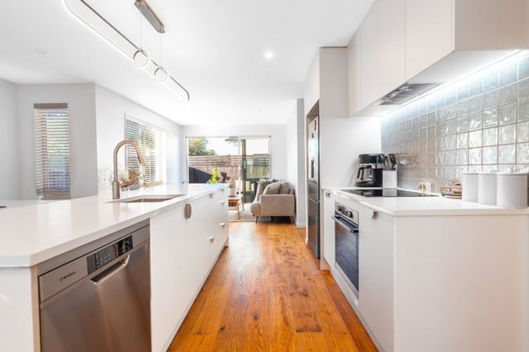 Photo of property in 2/179 Weston Road, St Albans, Christchurch, 8052