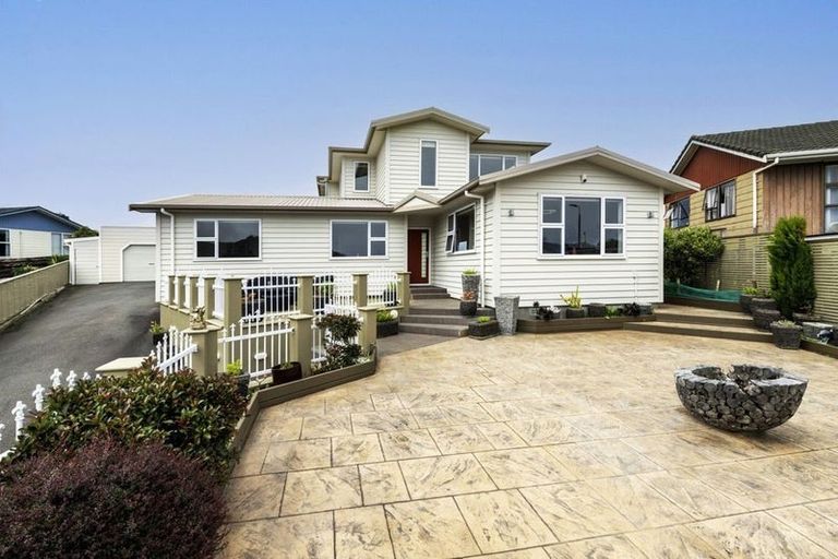 Photo of property in 11 Dart Crescent, Island Bay, Wellington, 6023