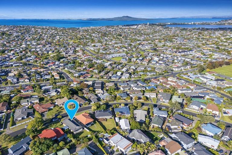 Photo of property in 18 Kennedy Avenue, Forrest Hill, Auckland, 0620