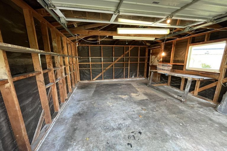 Photo of property in 8 Lowestoft Place, West End, Palmerston North, 4412