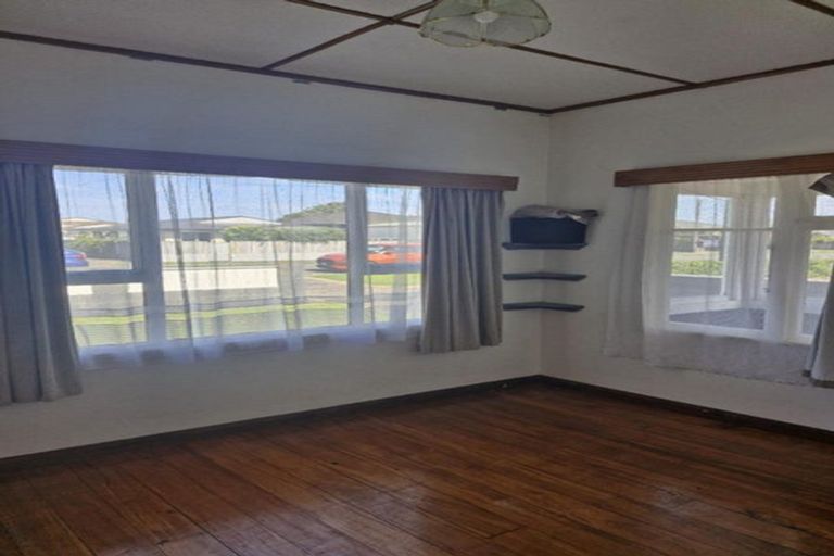 Photo of property in 33 Sackville Street, Fitzroy, New Plymouth, 4312