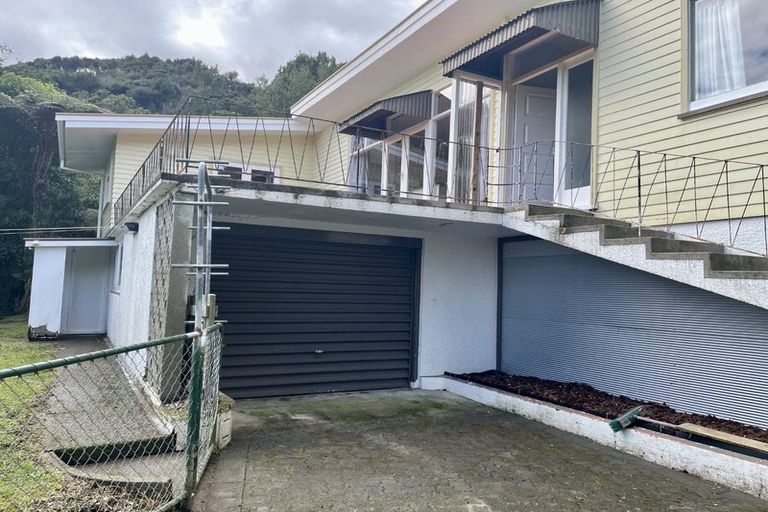 Photo of property in 21 Swainson Street, Naenae, Lower Hutt, 5011