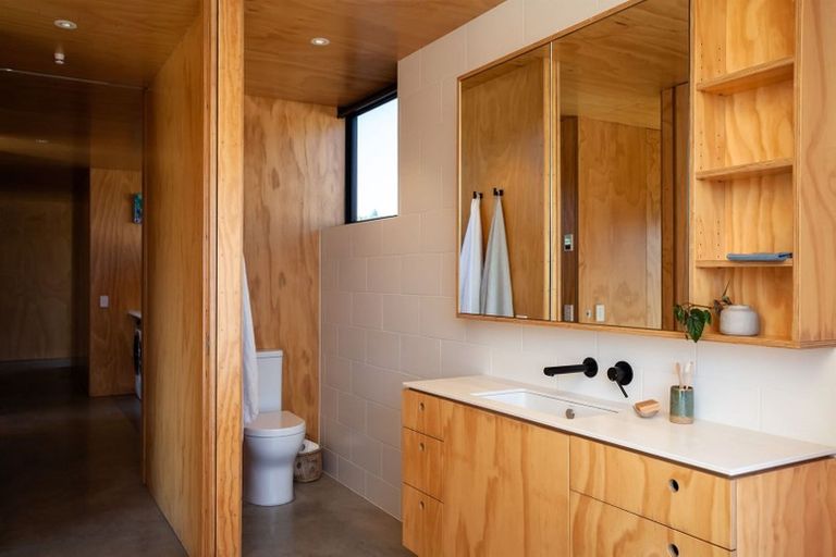 Photo of property in 12 Avalanche Place, Wanaka, 9305