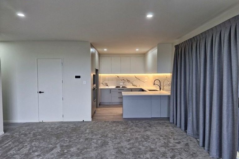 Photo of property in 16a Hobsonville Road, West Harbour, Auckland, 0618