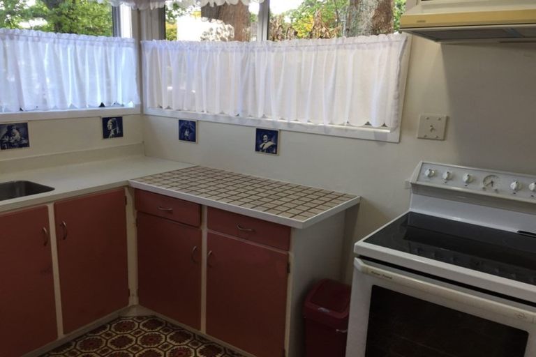 Photo of property in 1/3 Mcquoid Place, Glenfield, Auckland, 0629