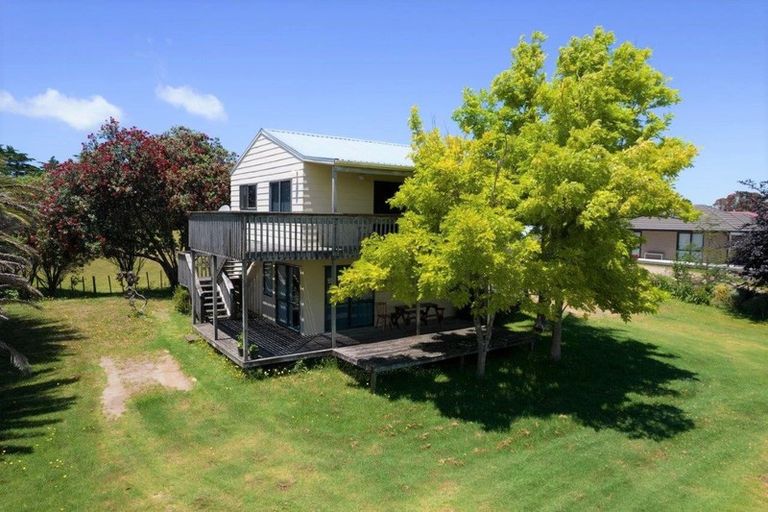 Photo of property in 34 Manaia View Road, One Tree Point, 0118