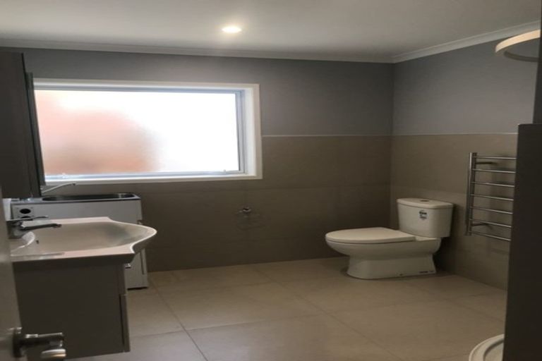 Photo of property in 20 Cypress Place, Sunnynook, Auckland, 0620