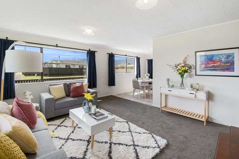 Photo of property in 18 Reeves Street, Waikanae Beach, Waikanae, 5036