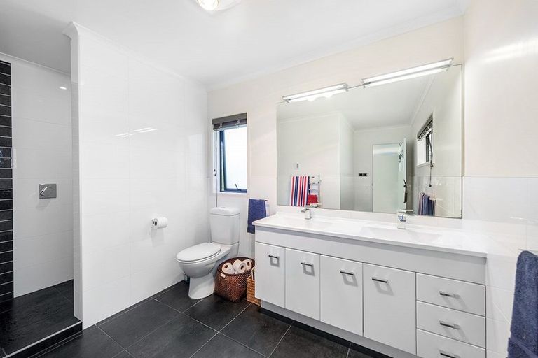 Photo of property in 52 School Road, Riverhead, 0820