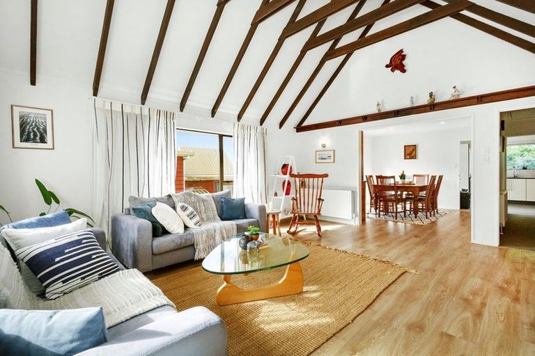 Photo of property in 6 Duval Grove, Tawa, Wellington, 5028