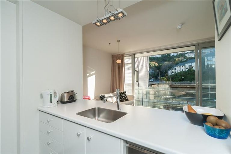 Photo of property in Montreaux Apartments, 2k/164 The Terrace, Wellington Central, Wellington, 6011
