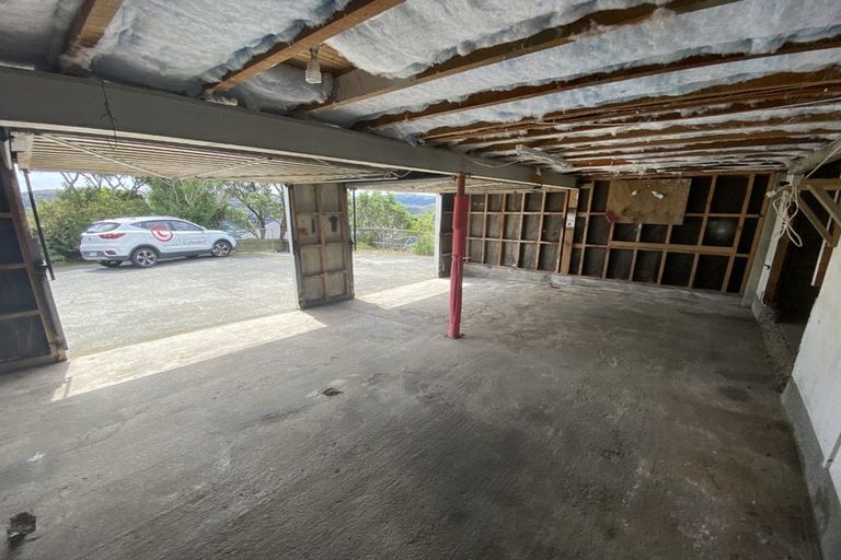 Photo of property in 37 Carluke Street, Paparangi, Wellington, 6037