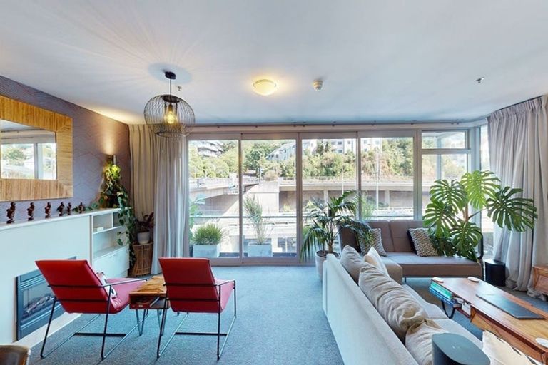 Photo of property in Montreaux Apartments, 1b/164 The Terrace, Wellington Central, Wellington, 6011