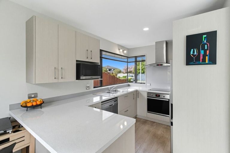 Photo of property in 1/5 Jadewynn Place, Halswell, Christchurch, 8025