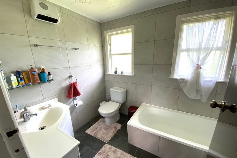 Photo of property in 11 Lynda Avenue, Paparangi, Wellington, 6037