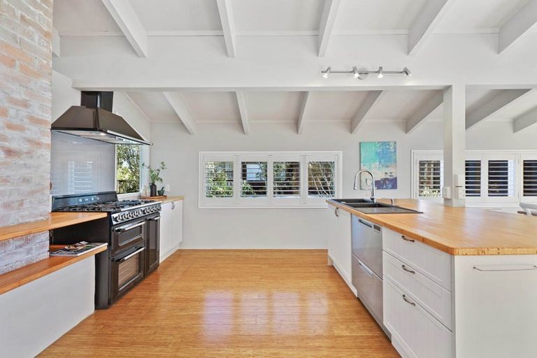 Photo of property in 11 Micawber Place, Mellons Bay, Auckland, 2014