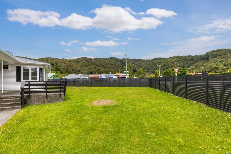 Photo of property in 130 Wainuiomata Road, Wainuiomata, Lower Hutt, 5014