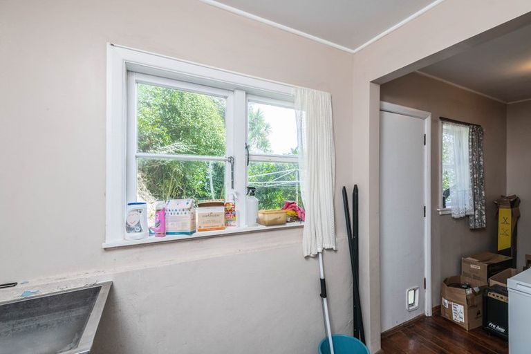 Photo of property in 21 Montgomery Avenue, Karori, Wellington, 6012