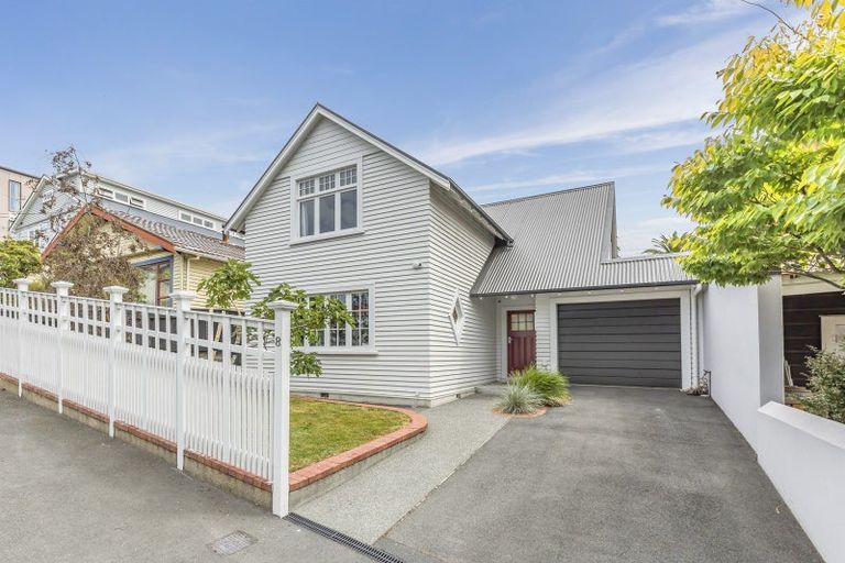 Photo of property in 8 Hargreaves Street, Mount Cook, Wellington, 6021