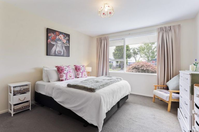 Photo of property in 11 Freebairn Street, Redwood, Christchurch, 8051