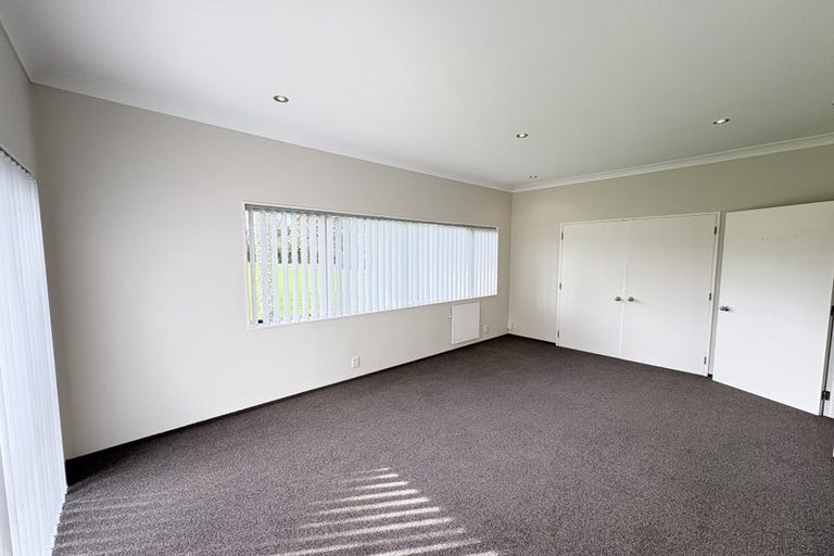 Photo of property in 154 Boord Crescent, Kumeu, 0891