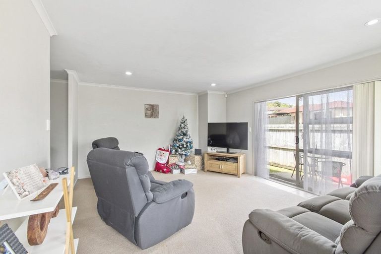 Photo of property in 182 Keri Vista Rise, Papakura, 2110