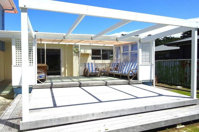 Photo of property in 7 Hennessy Street East, Foxton Beach, Foxton, 4815