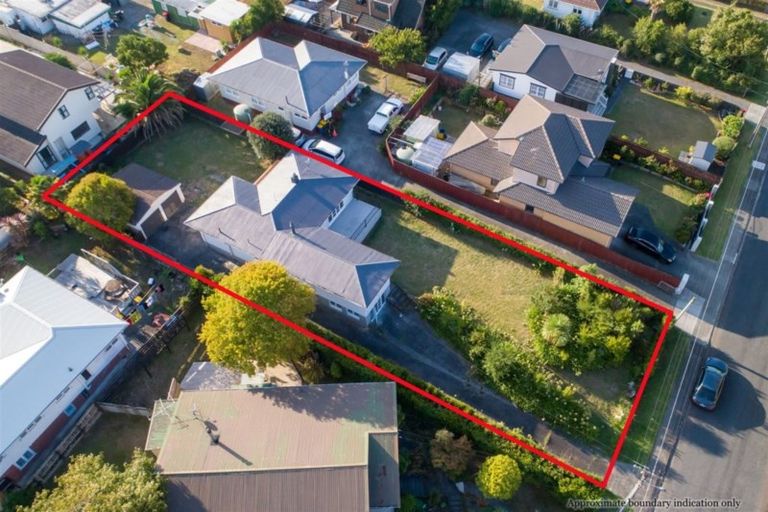 Photo of property in 4 Longburn Road, Henderson, Auckland, 0610