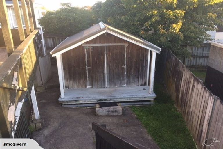 Photo of property in 6 Ozich Avenue, Te Atatu South, Auckland, 0610