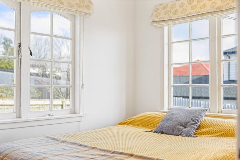 Photo of property in 4233 Great North Road, Glendene, Auckland, 0602