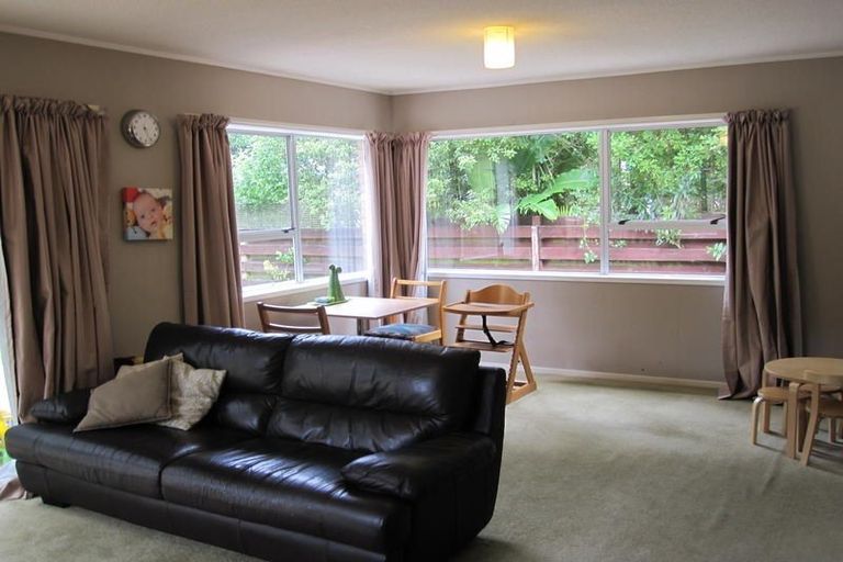 Photo of property in 2/76 Glenvar Road, Torbay, Auckland, 0630