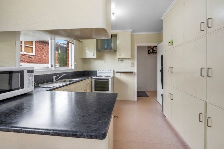 Photo of property in 2/22 Hillcrest Avenue, Hillcrest, Auckland, 0627