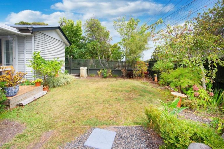 Photo of property in 1/215 Eskdale Road, Birkenhead, Auckland, 0626